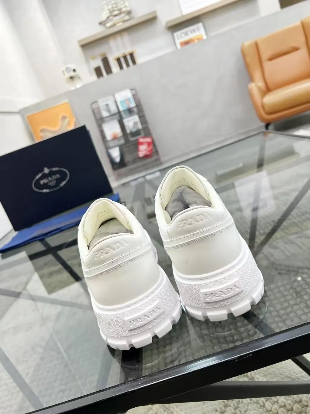 Men's Men's Shoes 💰440 [New Style] 🎍🎍Prada Prada's new men's leather sneakers, the highest version on the market, any comparison is welcome🆚! The original leather has excellent texture and is super high-end! Fetal sheep net lining imported from Italy, removable pad! Luxurious materials and fine workmanship, highly recommended! Code: 38-44 (45 can be customized